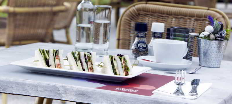 Campanile Hotel & Restaurant Arnhem - Зевенаар Екстериор снимка